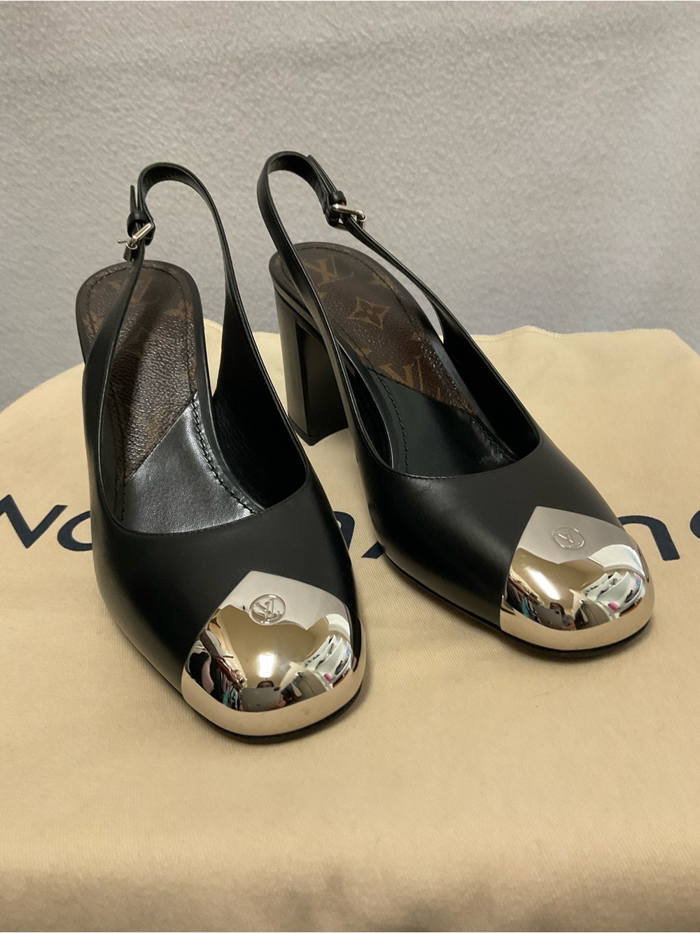 Louis Vuitton
2020 Leather Slingback Pumps - Picture 2 of 12